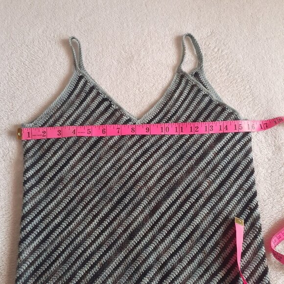 Handmade Women's Size Small/Medium Blue Gray Stripe Knit V Neck Cropped Tank Top - Picture 7 of 8